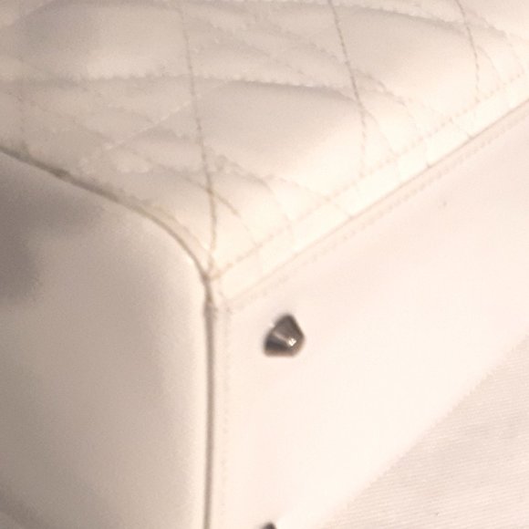 AUTHENTIC CHRISTIAN DIOR Lady Dior Bag - Medium - Picture 14 of 15